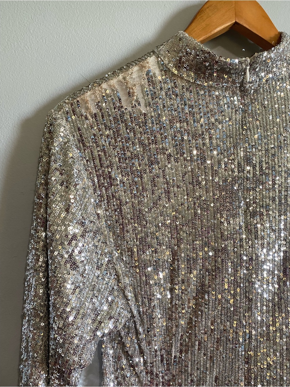 Ronny Kobo Lauper Dress Silver Medium
Sequin Cocktail Keyhole Neckline - Picture 8 of 11